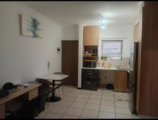 1 BEDROOM APARTMENT FOR SALE IN BRYANSTON